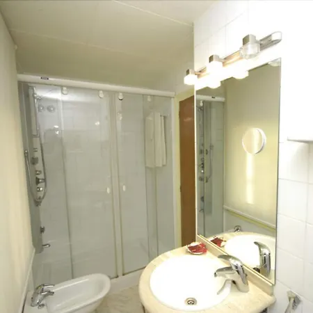 ホテル Checkin Trave 3*