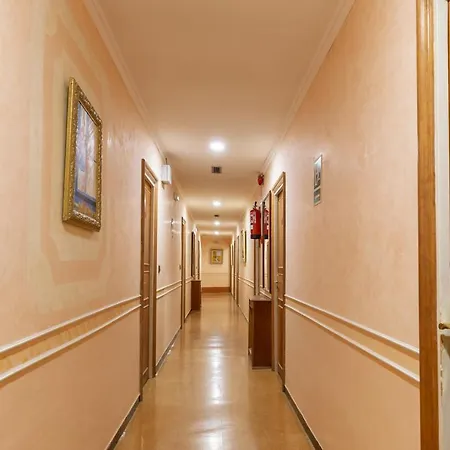Hotel Checkin Trave Figueres (Girona)