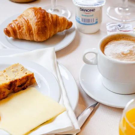 ホテル Checkin Trave 3*