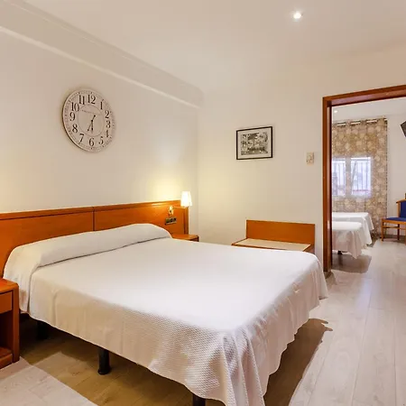 ホテル Checkin Trave フィゲラス