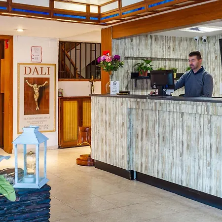 Checkin Trave ホテル フィゲラス