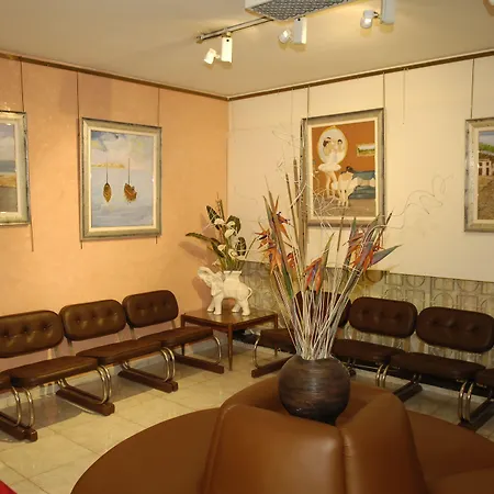 ホテル Checkin Trave フィゲラス