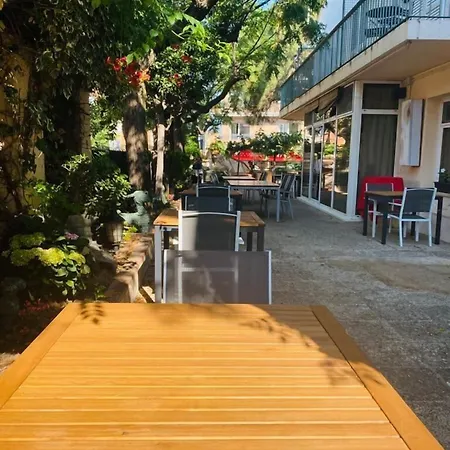 ホテル Checkin Trave フィゲラス