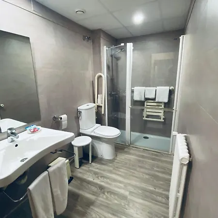 ホテル Checkin Trave フィゲラス