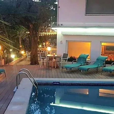 Hotel Checkin Travé 3*